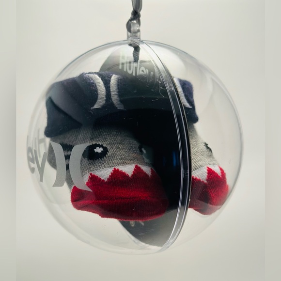 Hurley newborn 1 pair of booties in ornament shark design size 0-6M new in box - Picture 3 of 7